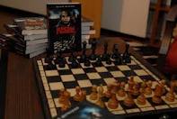 Презентация дебютной книги Э. Юрченко прошла за шахматной партией